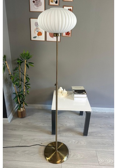 Elegant Beyaz Cam Lambader Düz İnce Gövde Modern Dekoratif Metal Oturma Odası Zemin Lambası Natural