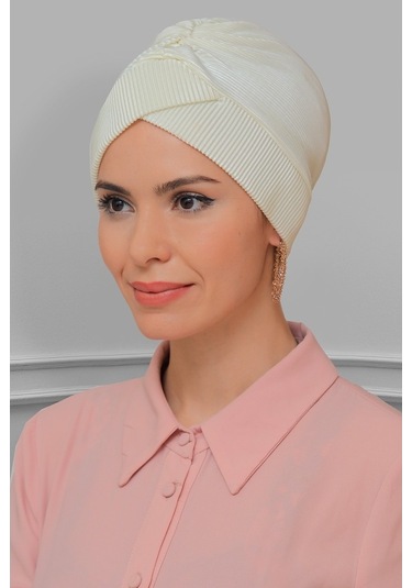 Krem Pratik Hazır Geçmeli Tesettür Bone Fukuro Piliseli Çapraz Bü Krem