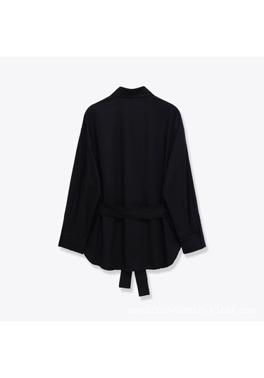 Kadınlara Uygun, Şık Ve Profesyonel Tarzda Kemerli Gömlek. Siyah