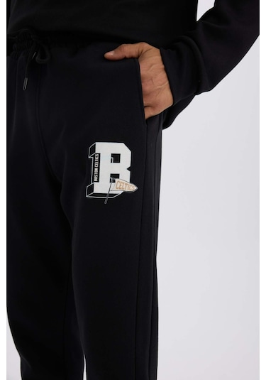 DeFactoFit NBA Boston Celtics Jogger Eşofman Altı Standart Fit Beli Bağcıklı Cepli Lastikli Paça D1562AX24WNBK81 Siyah DeFactoFit NBA Boston Celtics Jogger Eşofman Altı Standart Fit Beli Bağcıklı Cepli Lastikli Paça D1562AX24WNBK81 Siyah