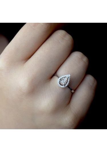 0.15 Ct. Damla Taşlı Modern Tasarım Pırlanta Yüzük