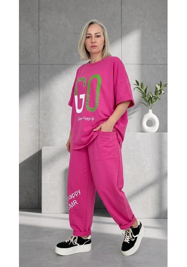 Byemelika Üzeri Taş Baskı Detaylı, Oversive, Bel Lastik Detaylı Bluz & Pantolon Takım Pembe Byemelika Üzeri Taş Baskı Detaylı, Oversive, Bel Lastik Detaylı Bluz & Pantolon Takım Pembe