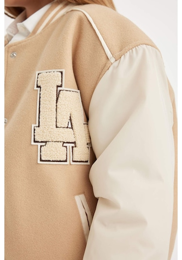 DeFacto Kız Çocuk Kolej Yaka Çıtçıt Kapamalı Çift Cepli Bomber Mont Ceket C5409A824AUBG765 Bej DeFacto Kız Çocuk Kolej Yaka Çıtçıt Kapamalı Çift Cepli Bomber Mont Ceket C5409A824AUBG765 Bej