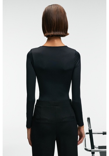 ZAFEEA Kadın Havuz Yakalı Esnek Kumaşlı Çıtçıtlı Siyah Bluz