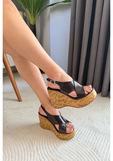 Preshley Kadın Forge Kahve Ruga 10 Cm Dolgulu Yazılı Mantar Taban Ayakkabı & Sandalet Kahverengi Preshley Kadın Forge Kahve Ruga 10 Cm Dolgulu Yazılı Mantar Taban Ayakkabı & Sandalet Kahverengi