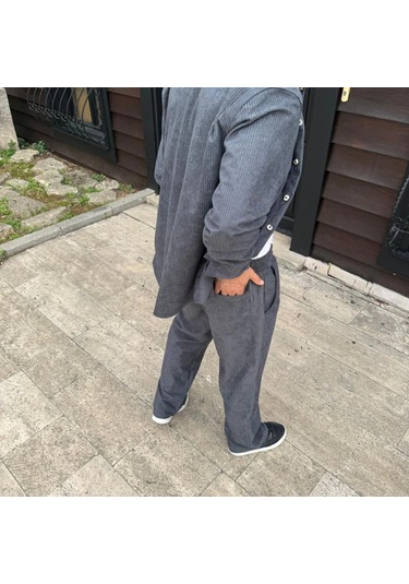 Erkek Kadife Oversize Takım - Gömlek Ve Pantolon İkili Set Füme Corduroy Şıklığı, Rahat Ve Zarif Duruş Yumuşak Dokulu Kadife Kumaş, Düğmeli Gömlek Üst Ve Lastikli Pantolon Alt Parça İle Gün Boyu Konfor- Füme Çok Renkli