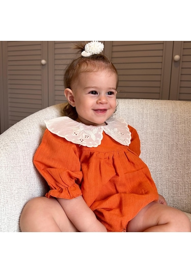 Fisto Yaka Keten Kız Bebek Romper Toka Takım 001