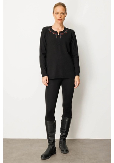 Desen Triko Kadın Sıfır Yaka Yakası Çiçek Nakış İşlemeli Bluz 25094 Siyah Siyah
