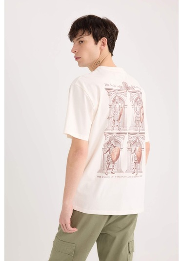 DeFacto %100 Pamuk Boxy Fit Bisiklet Yaka Sırt Baskılı Kısa Kollu Tişört D9344AX25SPER83 DeFacto %100 Pamuk Boxy Fit Bisiklet Yaka Sırt Baskılı Kısa Kollu Tişört D9344AX25SPER83