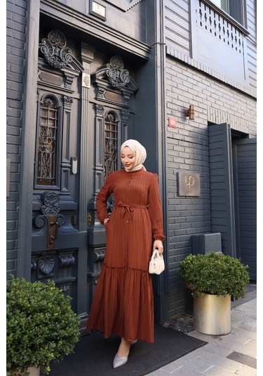 Kadın Kahve Boydan Düğmeli Eteği Piliseli Kuşaklı Lara Keten Uzun Tesettür Elbise Kahve