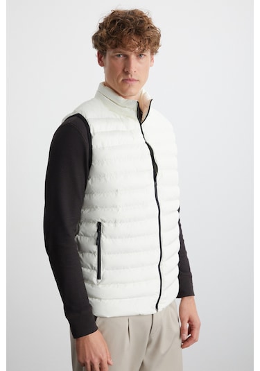 Erkek - Mikrofiber Rüzgar Geçirmez Ince Kalınlıkta Şişme Dolgulu Özel Çantalı Taş Rengi Mont