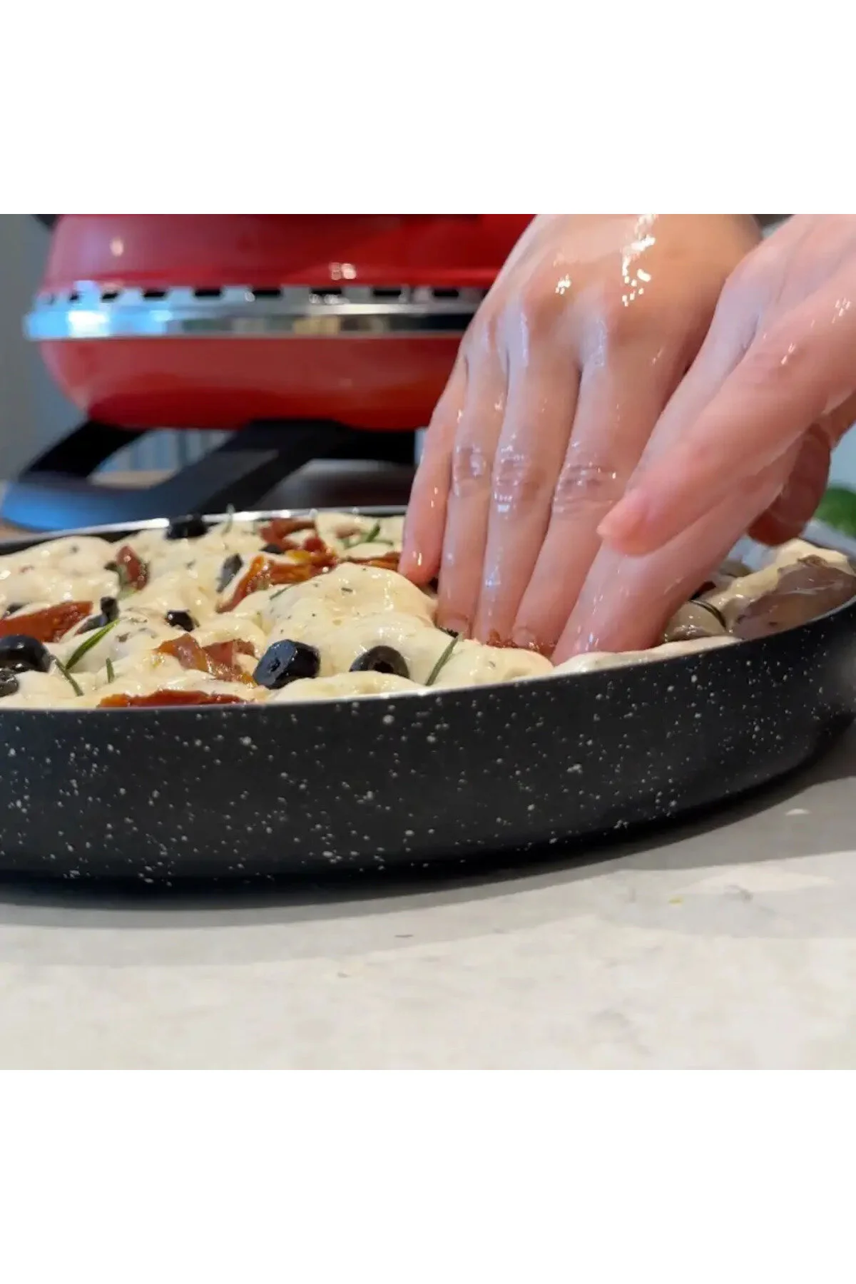 Yuvarlak Granit Fırın Tepsisi 28 Cm, Alüminyum Gövde, Hafif Ve Dayanıklı Yapışmaz Siyah