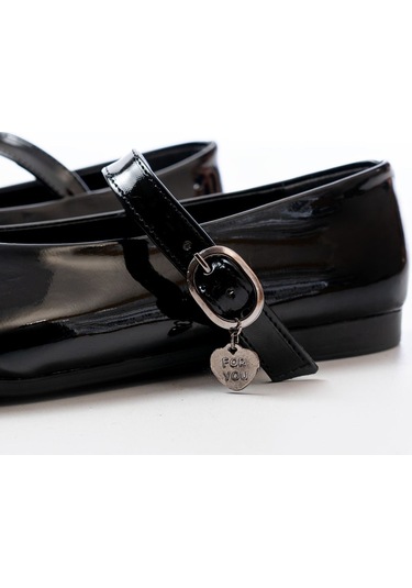 İnf-324 Siyah Rugan Baretli Tokalı Günlük Kadın Babet Beyaz