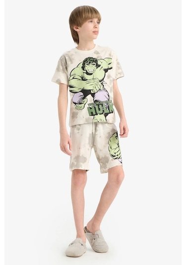 DeFacto Erkek Çocuk Marvel Comics Pijama Takımı Kısa Kollu Üst Beli Lastikli Şort E0344A825SMER188 DeFacto Erkek Çocuk Marvel Comics Pijama Takımı Kısa Kollu Üst Beli Lastikli Şort E0344A825SMER188