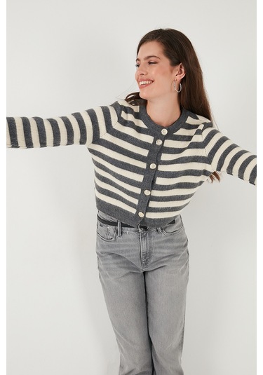 Lela Çizgili Oversize Fit Bisiklet Yaka Düğmeli Crop Triko Bayan Hırka 4615567 Gri