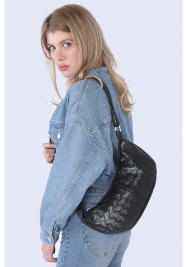 Siyah Örgü Görünümlü Yarım Ay Çapraz Askılı Çanta 256 Siyah