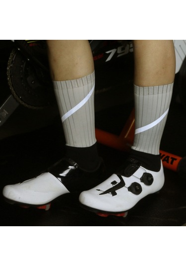 Moveevo Gece Sporu İçin Yüksek Yansıtıcı Orta Bilek Çorapları - Erkek/kadın - Kaymazsız - Ter Emici - Nylon - Spor Ayakkabıyla Uyumlu