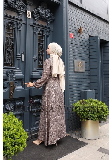 Kadın Kahve Saten Leopar Belden Kuşaklı Uzun Tesettür Elbise S9568 Kahve