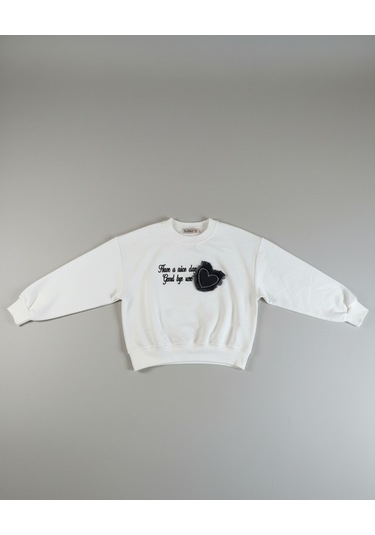 Kalp Nakışlı Ve Püskül Detaylı Beyaz Sweatshirt Siyah Palazzo Jean Kız Çocuk Takımı Beyaz