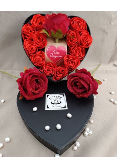 İnci Mode Seni Seviyorum 12+1 Çiçekli Kalpli Kutu Hediyelik Çiçek Kutusu Siyah