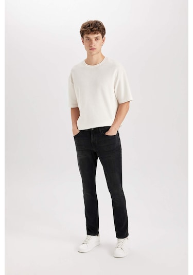 DeFacto Pedro Slim Fit Dar Kalıp Normal Bel Dar Paça Siyah Jean Pantolon R8788AZ24AUNM40 DeFacto Pedro Slim Fit Dar Kalıp Normal Bel Dar Paça Siyah Jean Pantolon R8788AZ24AUNM40