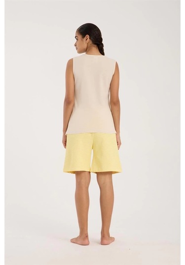 Giyim Kadın Beyaz Kurdele Detaylı Sarı Çizgili Şortlu Pijama Takımı Beyaz