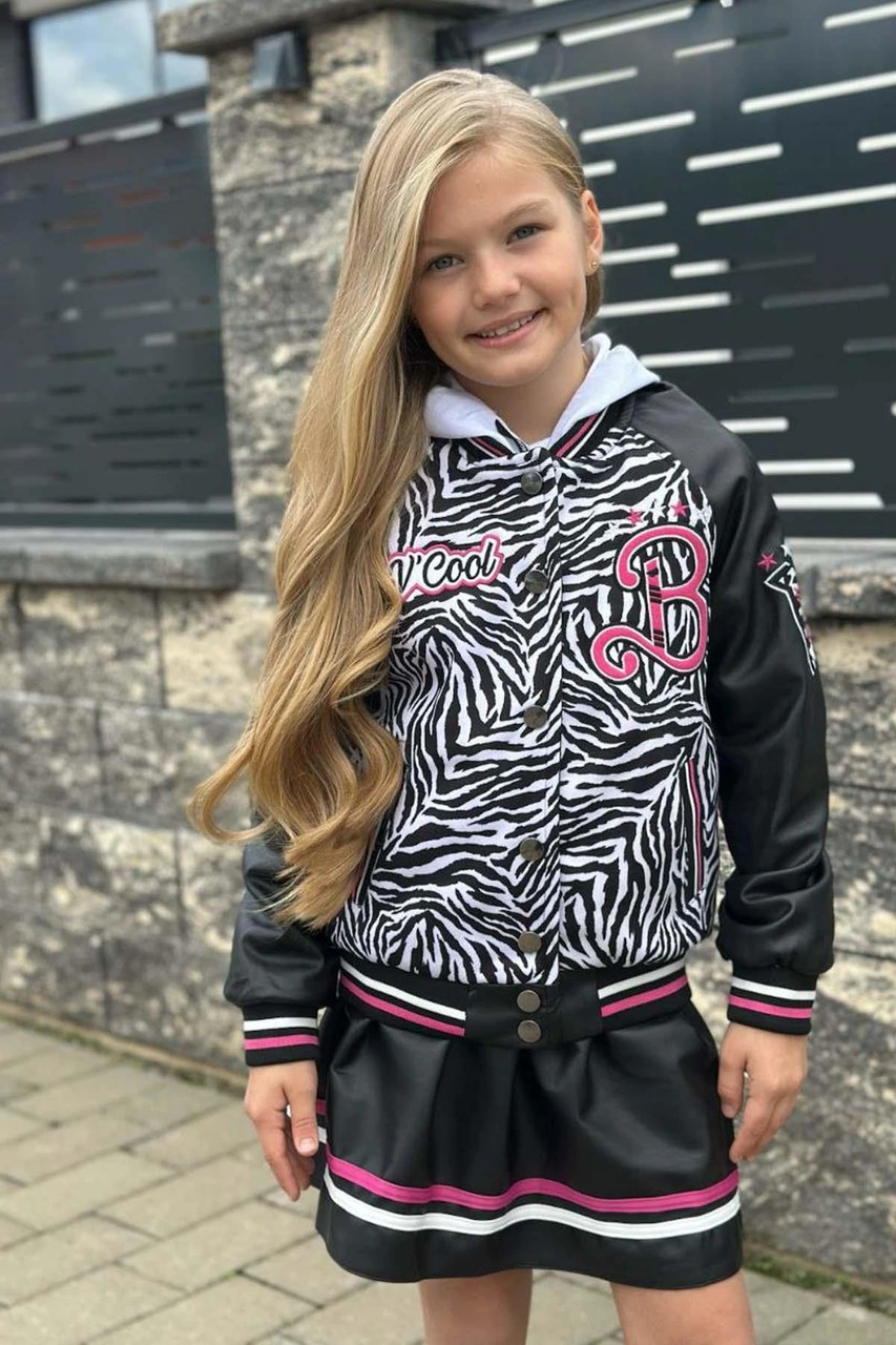 Riccotarz Kız Çocuk V Cool Yazı Baskılı Sweatshirt Zebra Ve Pembe Şerit Detaylı Deri Ceketli Etekli Takım Pembe Riccotarz Kız Çocuk V Cool Yazı Baskılı Sweatshirt Zebra Ve Pembe Şerit Detaylı Deri Ceketli Etekli Takım Pembe