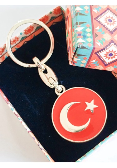 Moncuk Design Yuvarlak Kırmızı Zeminde Sarı Altın Renkli Ay Yıldız Figürlü Anahtarlık