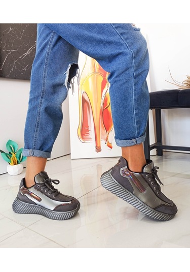 Gri Renk Düz Taban Bağcıklı Kadın Spor Ayakkabı 001