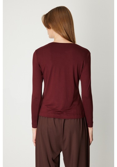 On Kadın Metal Aksesuarlı Sıfır Yaka Basic Bluz 61303 Bordo Bordo