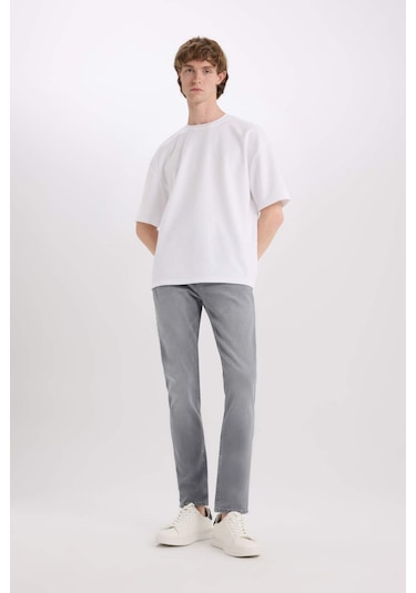 DeFacto Pedro Slim Fit Dar Kalıp Normal Bel Dar Paça Jean Pantolon D9782AX25SPNM18