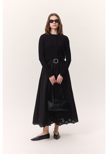 Nakış Detaylı Geniş Etek Siyah Siyah