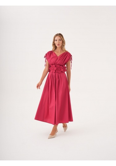 Kadın Bel Detaylı Kısa Kollu Elbise Çiçek Aplikeli, Büzgü Ve Bağcık Detaylı, %100 Pamuk Kırmızı