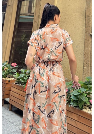 Kadın Vızon Desenli, Yarım Kol Ve Yarım Patlı Gömlek Yaka, Beli Lastikli, Salaş Uzun Saten Elbise Vizon