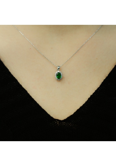 Lova Pırlantalı Oval Zümrüt Anturaj Kolye - 2040013