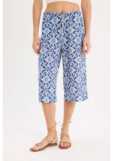 DeFacto Yüksek Esnek Belli Desenli Viskon Kapri I6823AZ25SMNV235 Lacivert DeFacto Yüksek Esnek Belli Desenli Viskon Kapri I6823AZ25SMNV235 Lacivert