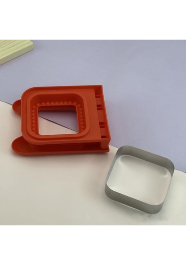 Kırmızı Ekmek Kesici Verimli Paslanmaz Çelik Sandviç Kesici Kullanımı Kolay Çıkarılabilir Bıçak Gıda Sınıfı Ev Sandviç Makinesi