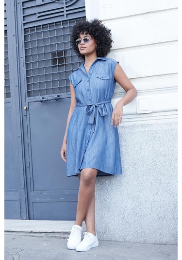 Kadın Kot Görünümlü Kumaş Yakalı Düşük Omuzlu Cep Kapaklı Yan Cepli Diz Boy Elbise-açık Mavi A.mavi