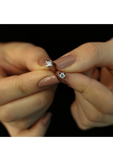 Lova F Renk 0.40 Karat Pırlanta Tektaş Küpe - 3010002