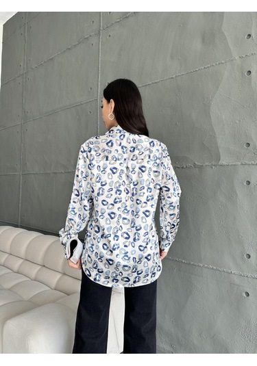 Kadın Oversize Ekru Renk Mavi Öpücük Detaylı Saten Gömlek-mavi Mavi
