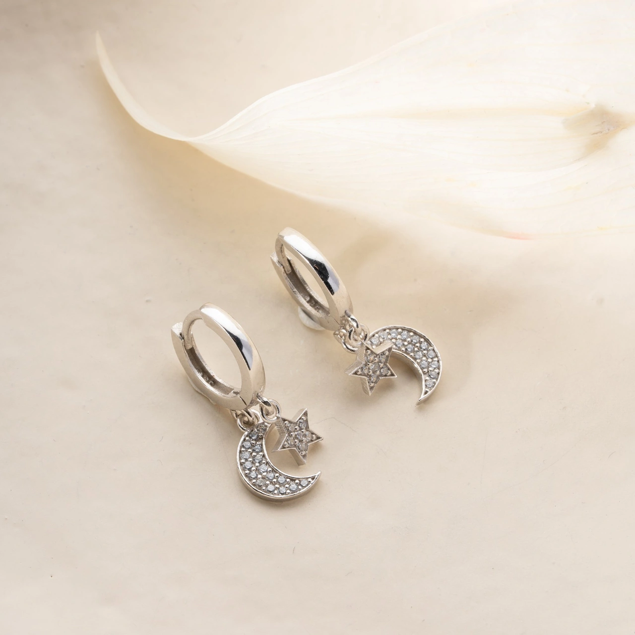 925 Ayar Gümüş Ay Ve Yıldız Sallantı Küpe Gümüş