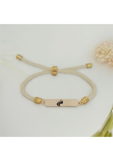 Archin Kraliçe Temalı Beyaz Örgülü 14 Ayar Altın Plakalı Dikdörtgen Figürlü Hediye Bileklik-413sembol Kraliçe