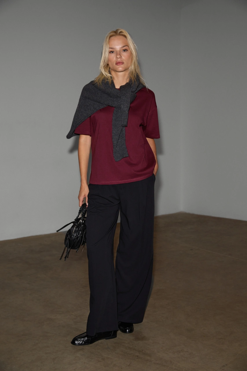 Grımelange Jemmy Kadın %100 Organik Pamuk Relaxed Fit Yırtmaçlı Yuvarlak Yakalı Bordo T-shirt Bordo