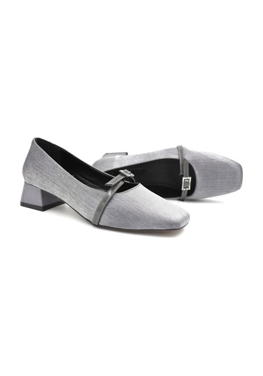 Beyaz London Üst Atkı Toka Detaylı Alçak Topuklu Saten Kadın Ayakkabı Platin PLATIN