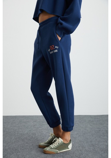 Gloryy Kadın Comfort Fit Baskı Detaylı Lastikli Paça Organik Pamuklu Lacivert Eşofman Takımı