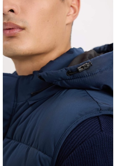 DeFacto Regular Fit Kapüşonlu Fermuarlı Cepli Şişme Yelek D6285AX25SPNV175