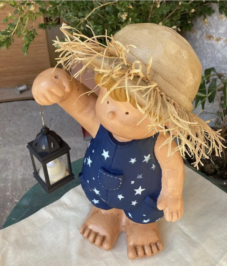 Tombik Fenerli Erkek Cocuk Bahçe