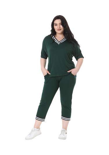 Melsay Butik Zümrüt Yeşil V Yaka Şerit Detaylı Kısa Kollu Beli Lastikli Kapri Takım Yeşil