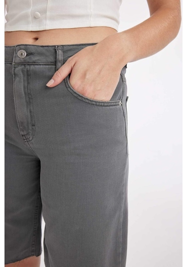 Defacto Normal Bel Kısa Paça Gabardin Bermuda Şort D0965AX24SMGR449 Gri Defacto Normal Bel Kısa Paça Gabardin Bermuda Şort D0965AX24SMGR449 Gri