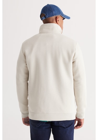 AC&Co / Altınyıldız Classics Standart Fit Normal Kesim İçi Polarlı Bato Yaka Pamuklu Erkek Sweatshirt Bej AC&Co / Altınyıldız Classics Standart Fit Normal Kesim İçi Polarlı Bato Yaka Pamuklu Erkek Sweatshirt Bej